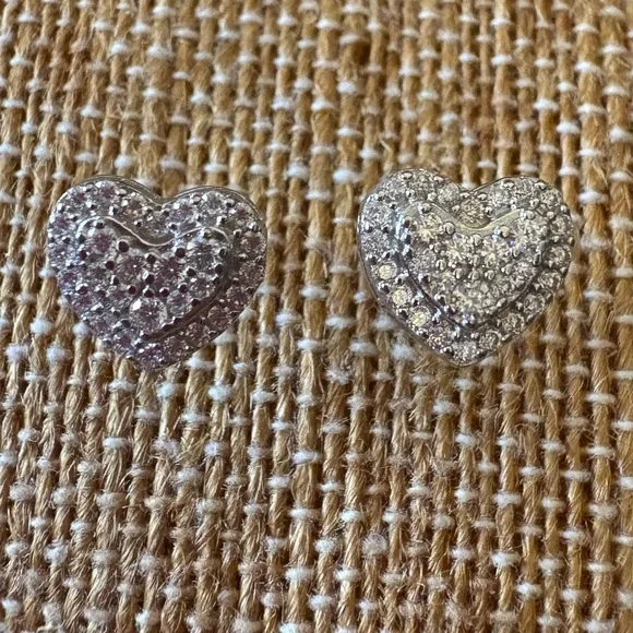 Kate Spade Cardholder and Solid Silver.35 Carat Moissanite Heart Screw Back - Picture 5 of 5